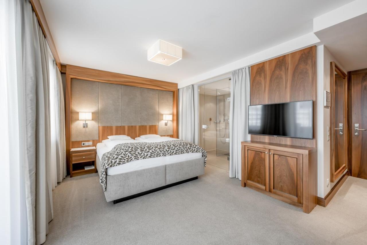 Trofana Royal 5 Hotel Ишгъл Екстериор снимка