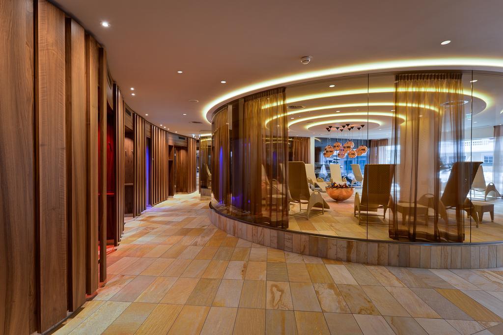 Trofana Royal 5 Hotel Ишгъл Екстериор снимка