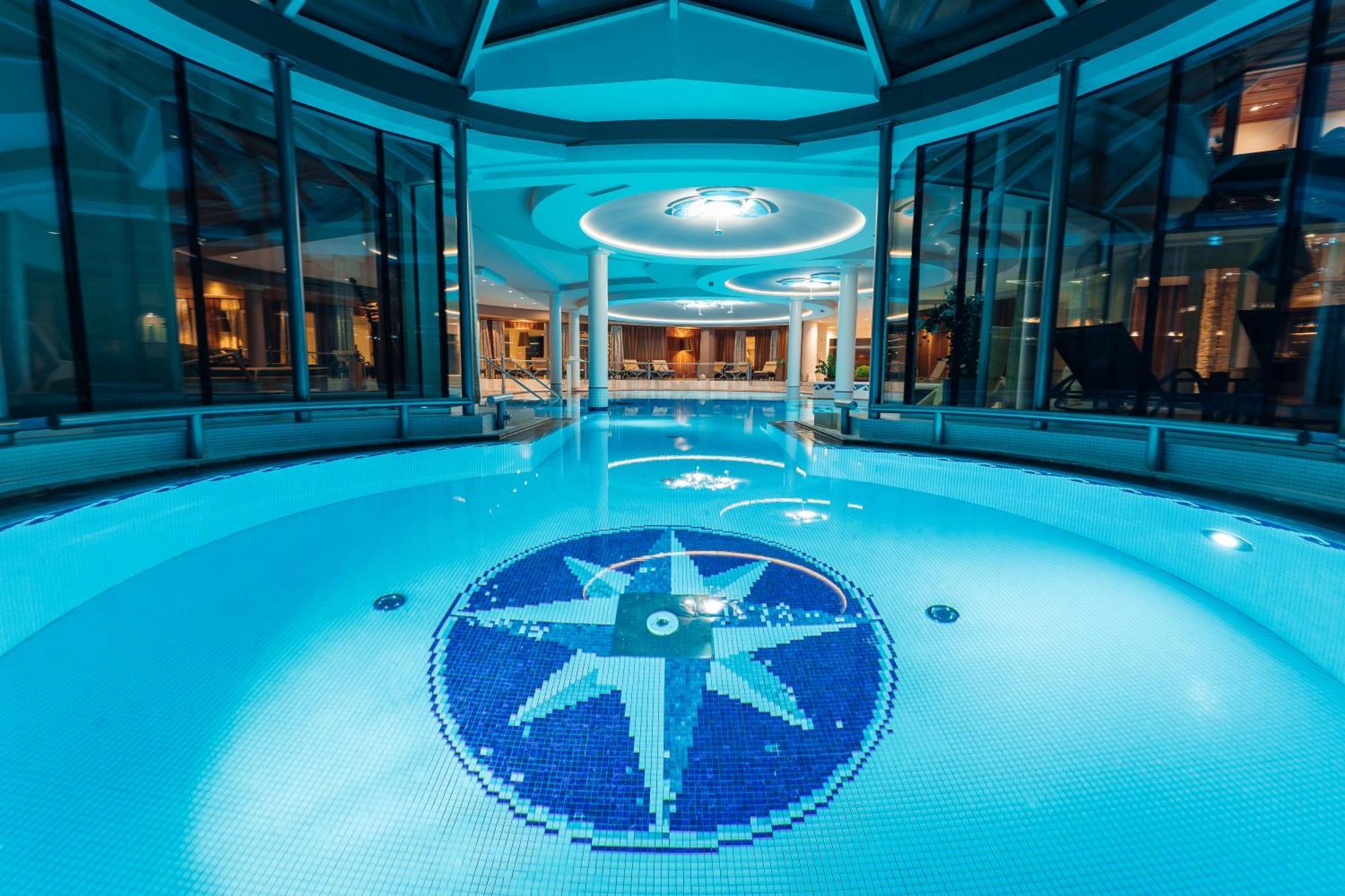 Trofana Royal 5 Hotel Ишгъл Екстериор снимка