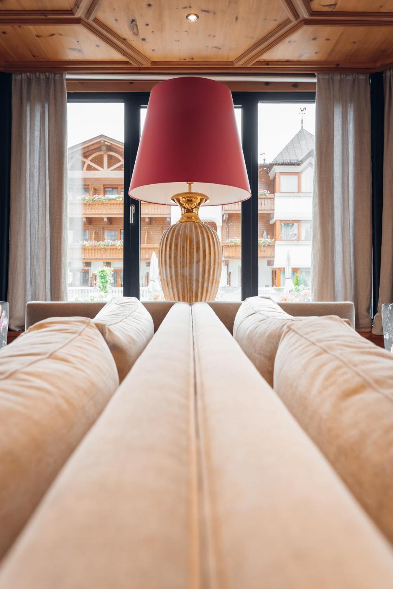 Trofana Royal 5 Hotel Ишгъл Екстериор снимка