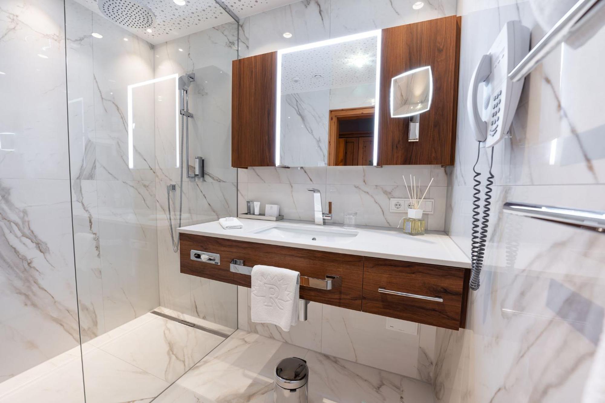 Trofana Royal 5 Hotel Ишгъл Екстериор снимка